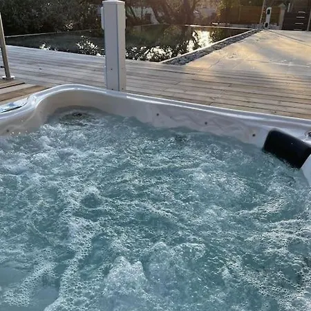 Villa Piscine Miroir Et Jacuzzi