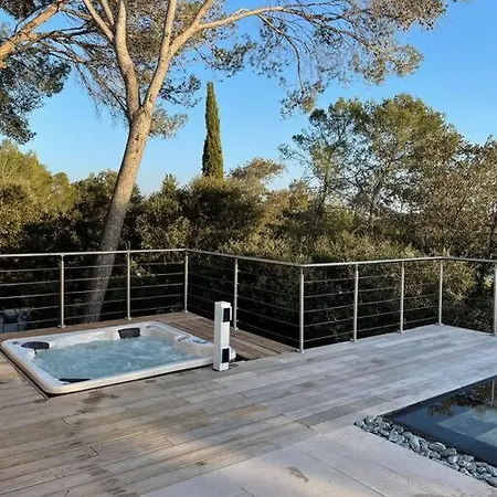Piscine Miroir Et Jacuzzi Saint-Bauzille-de-Montmel