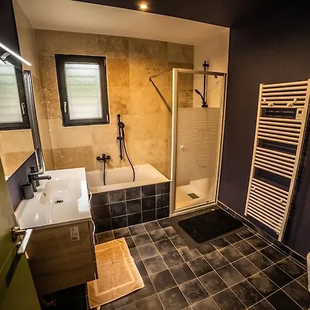 Piscine Miroir Et Jacuzzi Villa