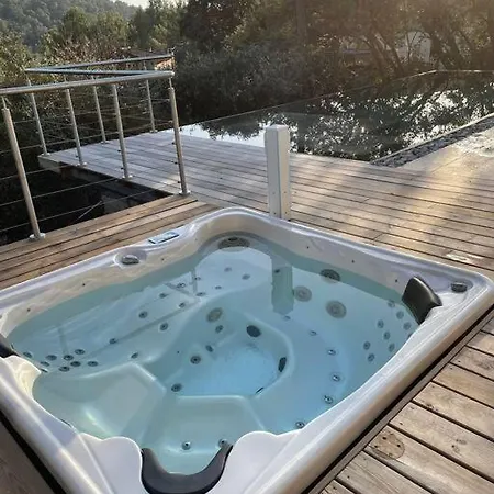 Piscine Miroir Et Jacuzzi Villa *