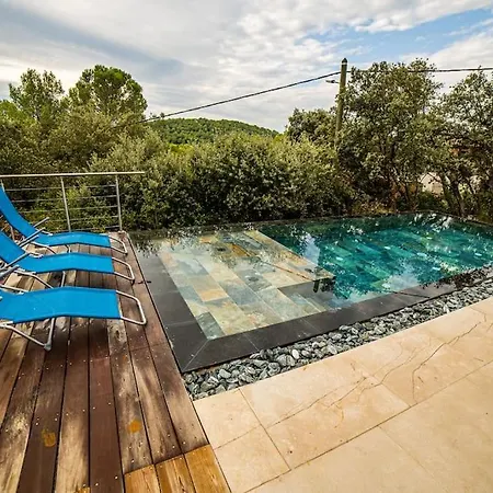 Piscine Miroir Et Jacuzzi Villa *